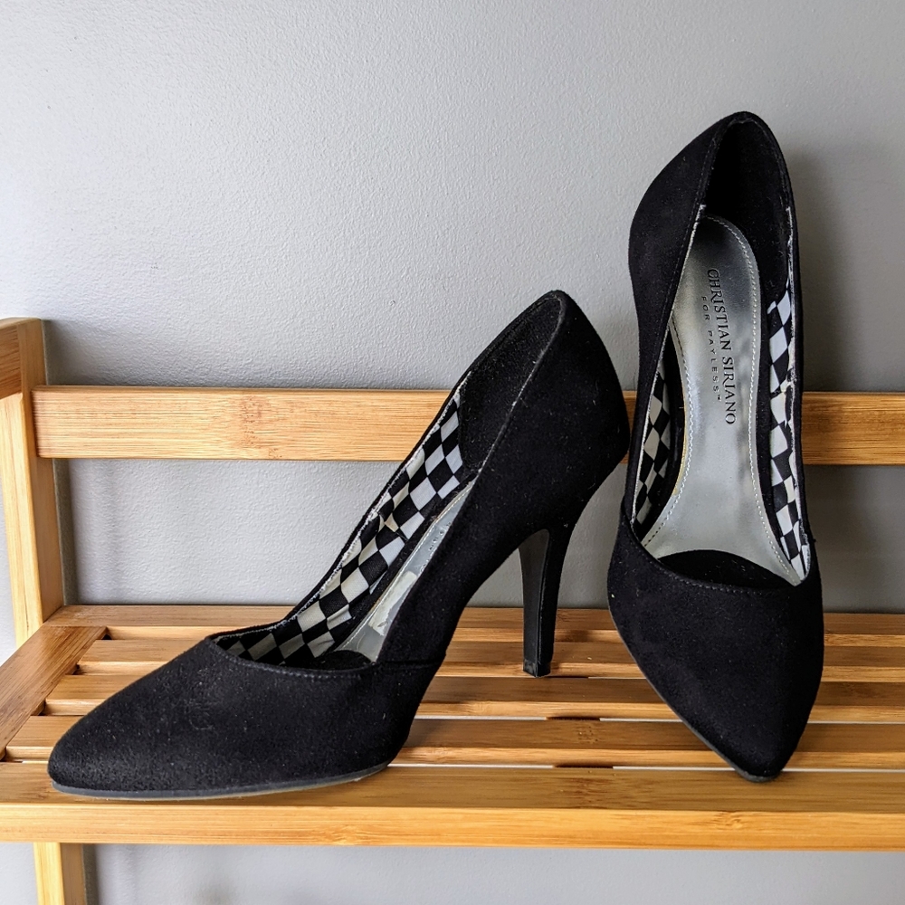 Black Pumps
